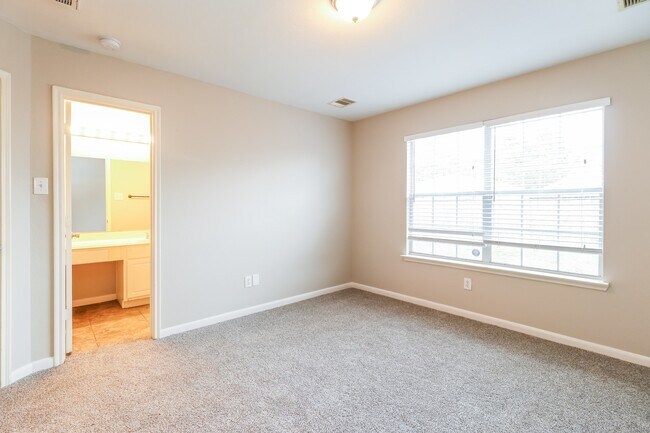 Building Photo - 21610 Forestlight Ct