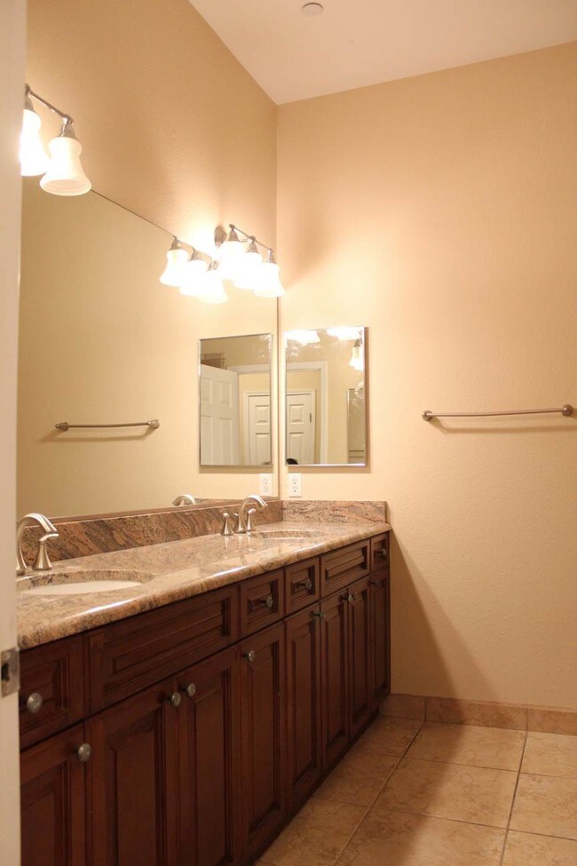 Building Photo - 5584 Hawley Ct