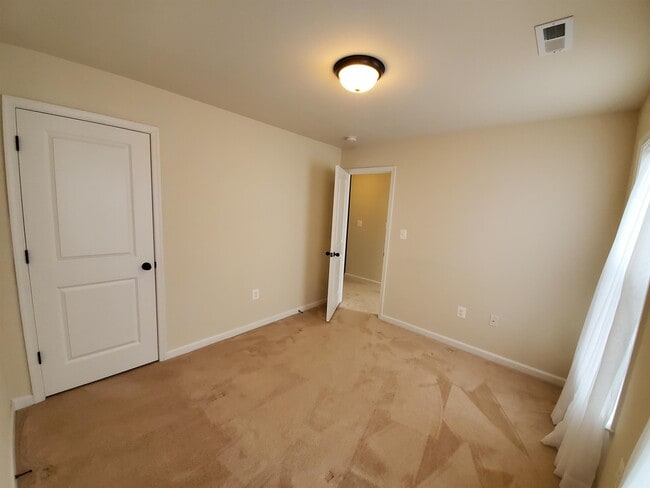 Building Photo - 10510 Woodland Dr
