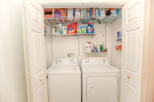 Building Photo - "Charming Kempsville Lake Townhome – Great Amenities & Location!"