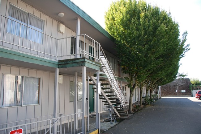 The Roseland Plaza Apartments - Villa Rose Apartments