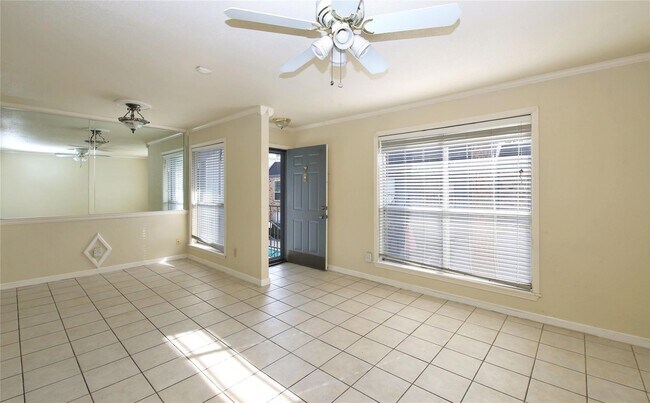 Building Photo - 6202 Skyline Dr