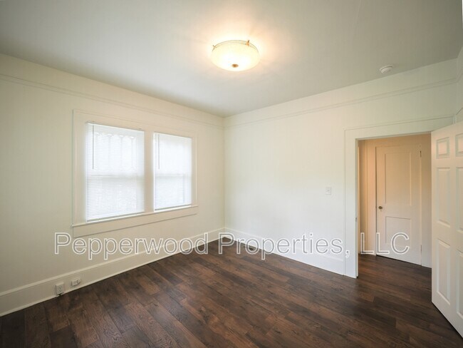 Building Photo - 479 Peronneau St
