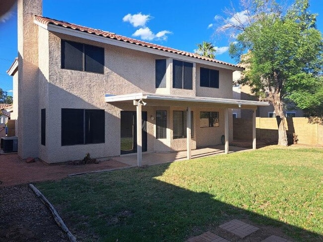 Building Photo - 1443 E Vaughn Ave