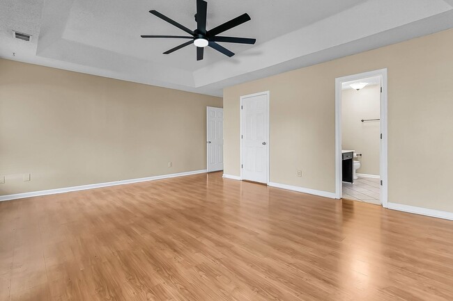 Building Photo - Completely Refreshed 3 Bedroom 2 Bathroom ...