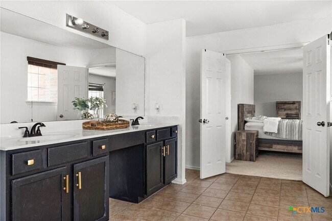 Building Photo - 504 E Little Dipper Dr