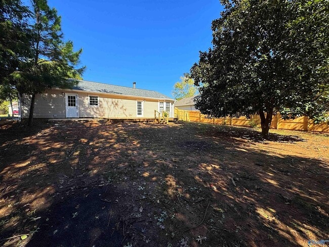 Building Photo - 103 Whisperwood Ln