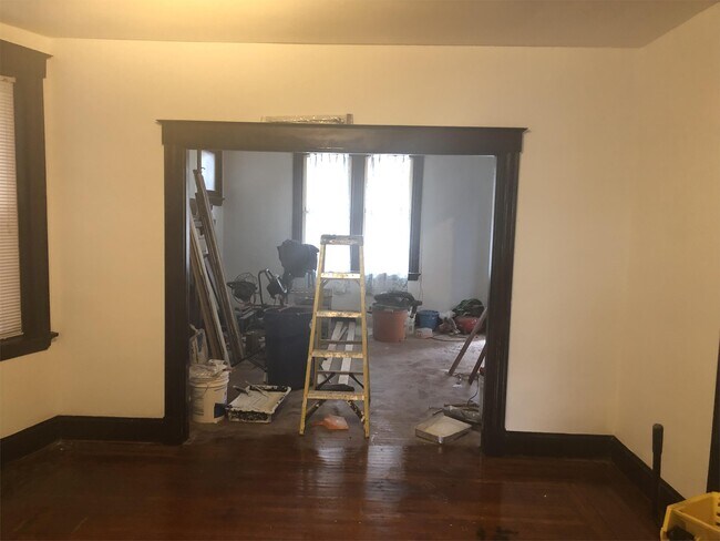 Building Photo - 2346 Ravine St