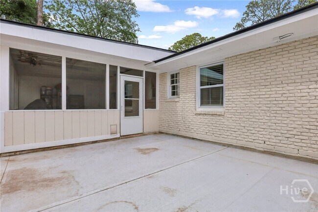 Building Photo - 607 Dyches Dr