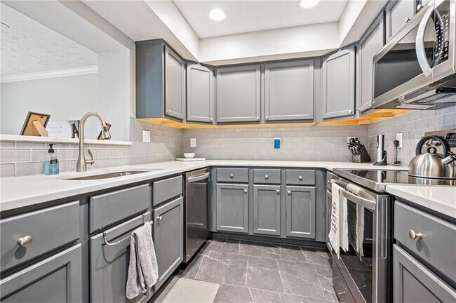 Building Photo - 143 Aberdeen Dr