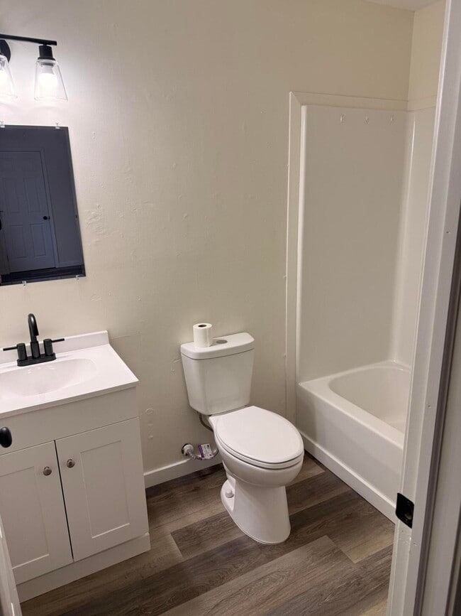 Building Photo - 623 Boston Pl