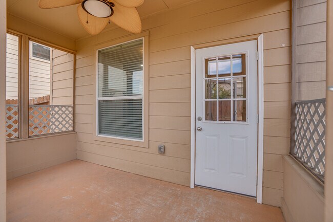 Building Photo - 11905 Fieldcrest Run
