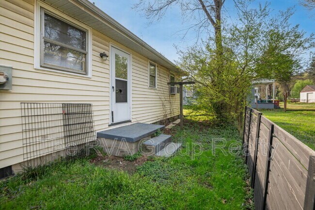 Building Photo - 1528 Lincoln St