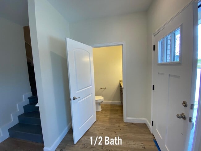 Building Photo - 5200 Cub Cir