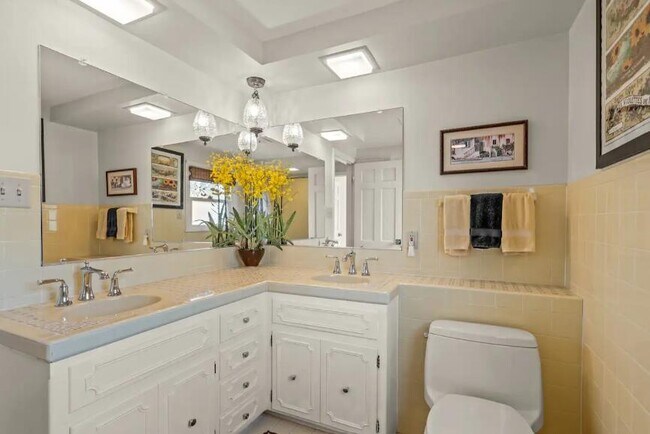 Building Photo - 3223 W Fleur De Lis Dr