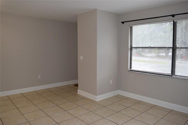 Building Photo - 7423 SW 42nd Pl