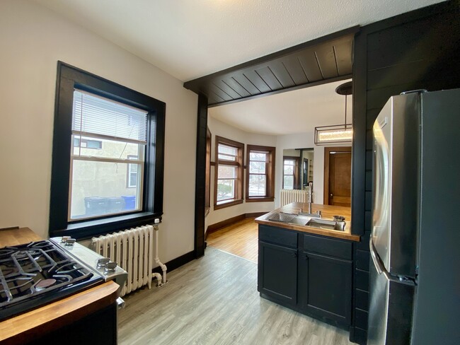 Building Photo - 780 Curfew St