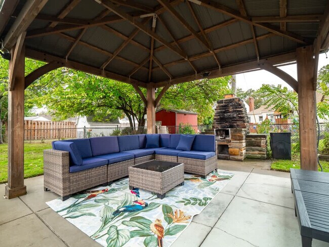 Building Photo - 386 Walworth Ave