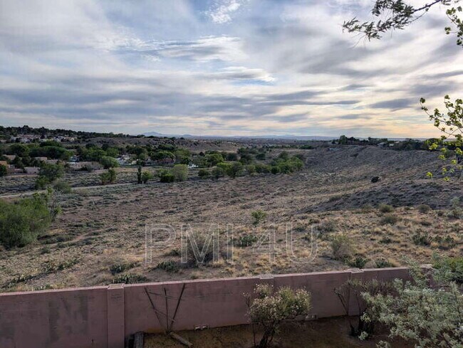 Building Photo - 511 Eugene Ct SE