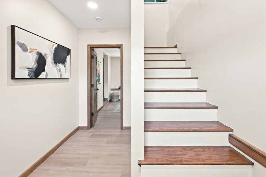 foyer/entry/mud room - 9227 Amos Road