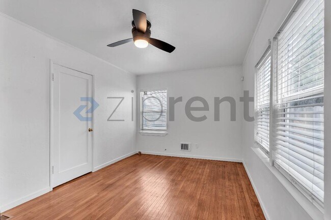 Building Photo - Unit 3400