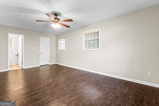Building Photo - 115 Club Cir