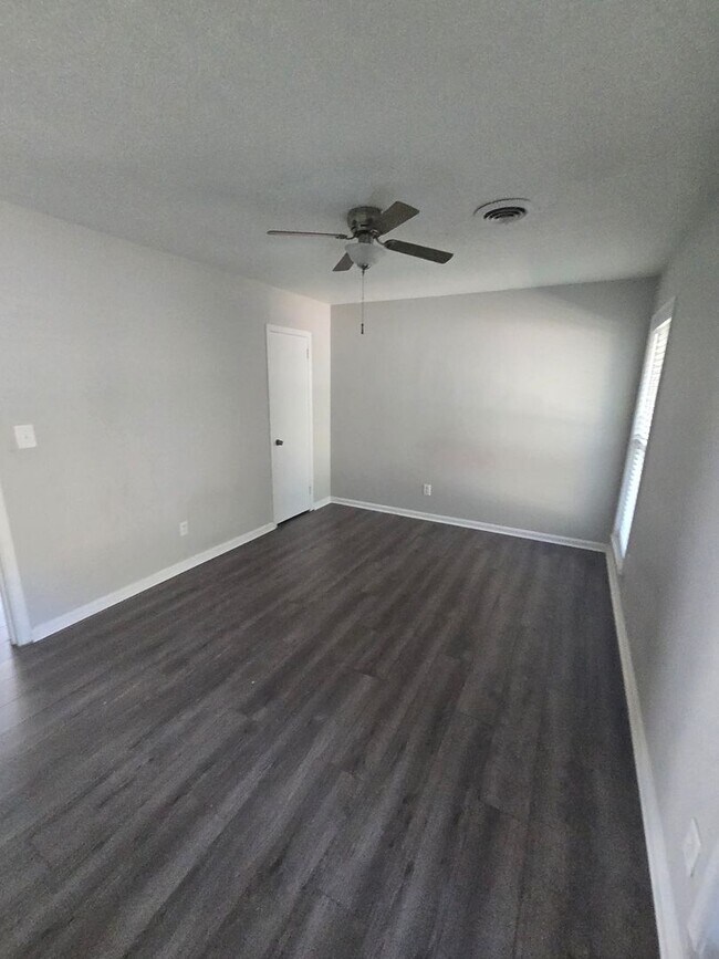 Building Photo - Living Room & Den in Dalraida