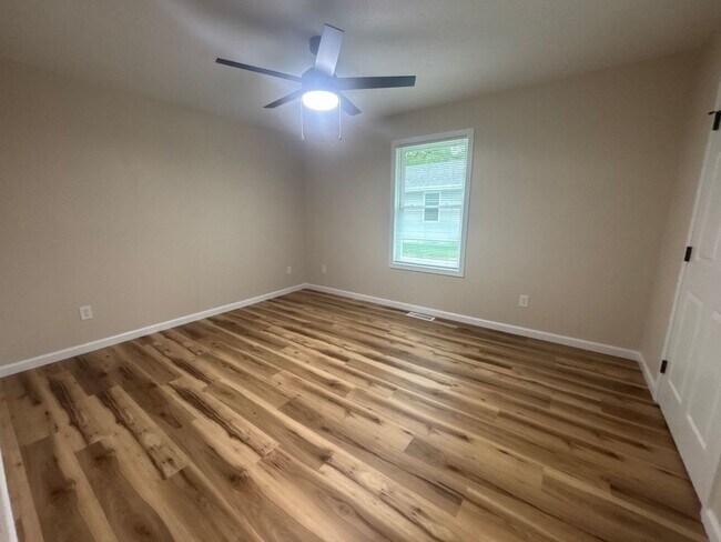 Building Photo - S0275-MF2