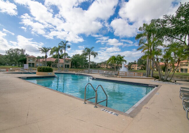 Building Photo - 4807 Via Palm Lakes Via