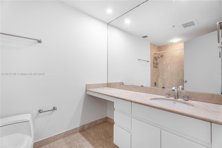 Building Photo - 848 Brickell Key Dr