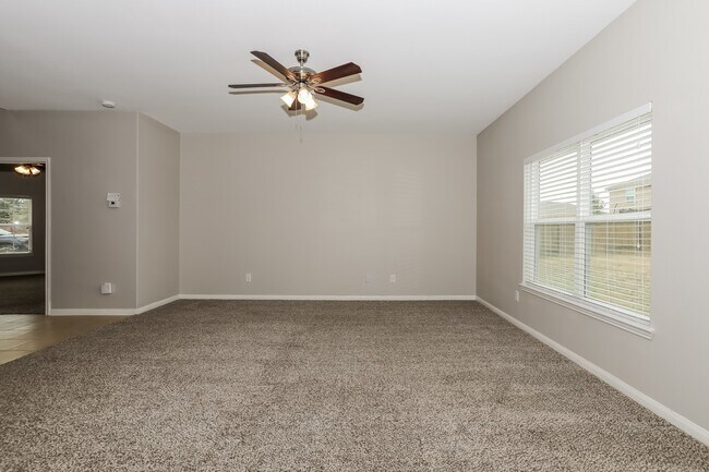 Building Photo - 20718 Round Key Dr