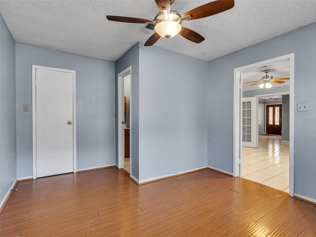 Building Photo - 10919 Pigeonwood Dr