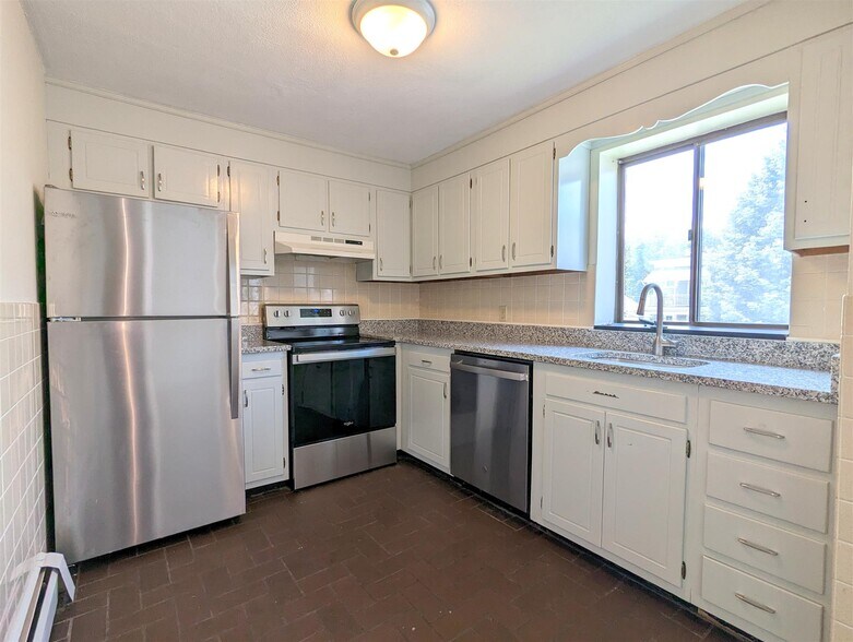 Building Photo - 84 Newbury St