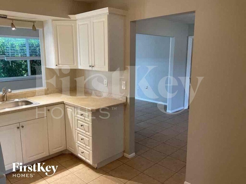 Building Photo - 557 Mayview Ave NW