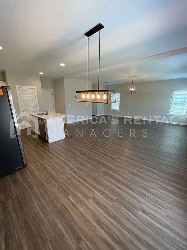 Building Photo - 298 Shiloh Creek Dr