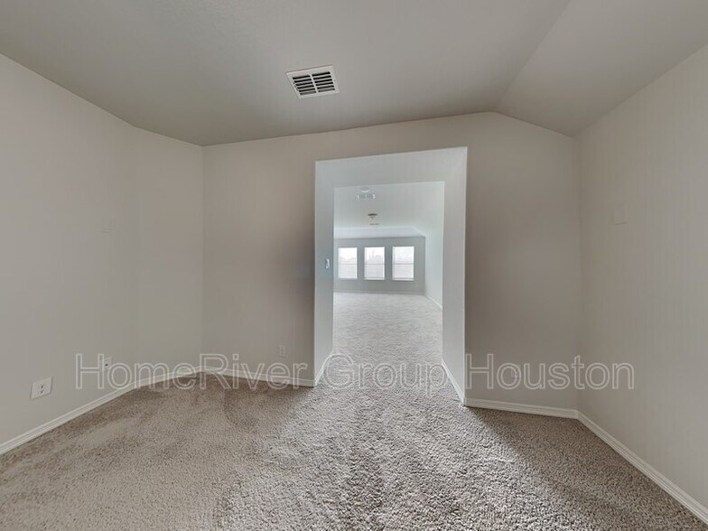 Building Photo - 8926 Emerald Cane Dr
