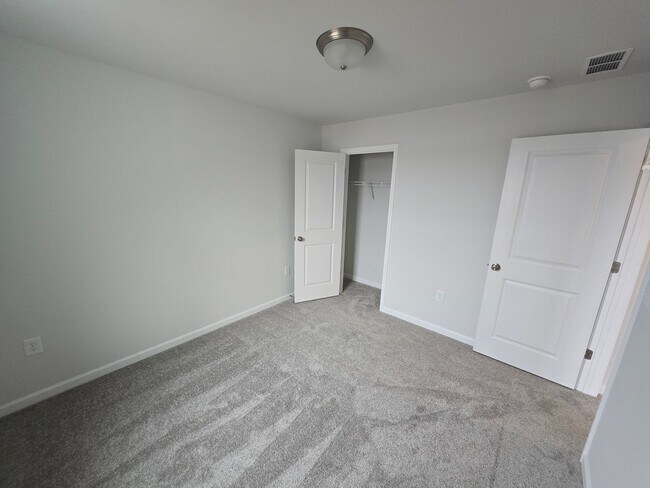 Building Photo - Charming 3 Bedroom Home Located in Raleigh
