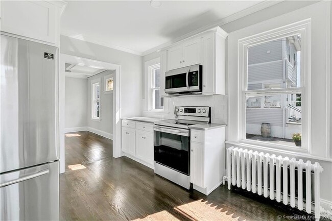 Building Photo - 2065 Barnum Ave