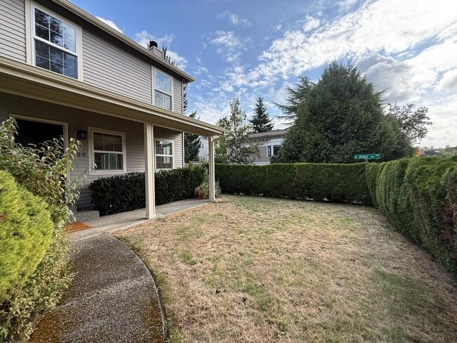Building Photo - 3 Bed 2.5 Bath House In Leschi