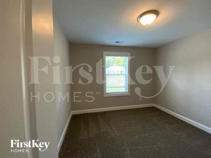 Building Photo - 131 Fir Dr