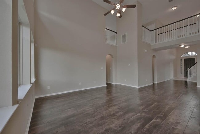 Building Photo - 2211 Dama Dr