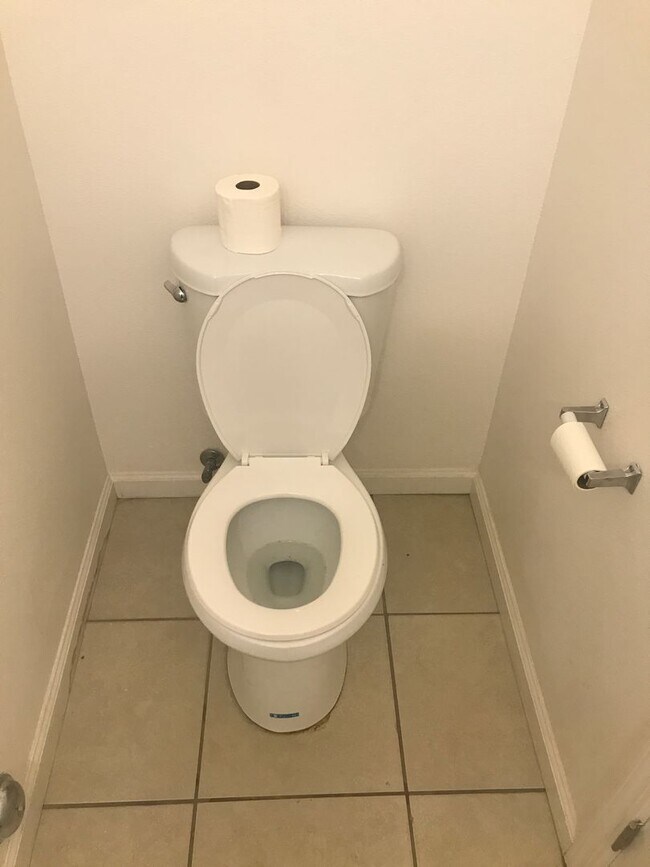 Building Photo - 620 Central Ave