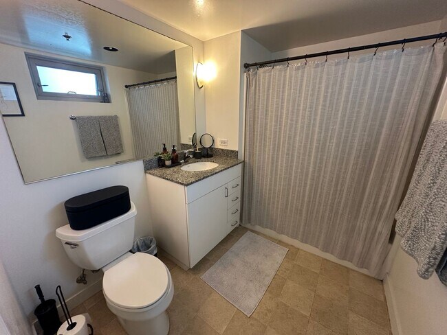 Building Photo - 1 Bedroom on the 16th Floor at Acqua Vista...