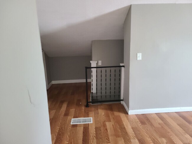 Building Photo - 2 bed 2 bath with bonus areas!
