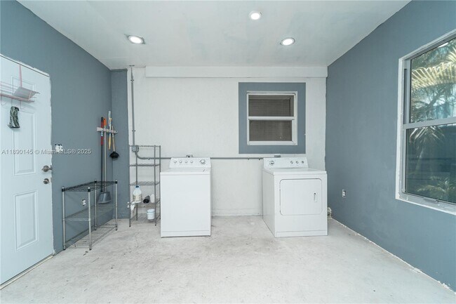 Building Photo - 5725 NW 24th Ave