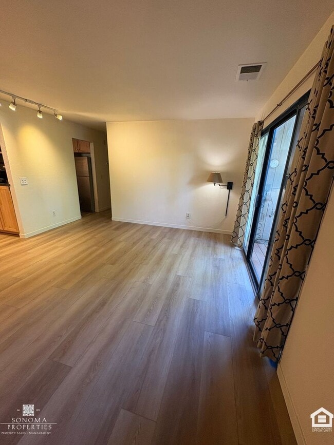 Building Photo - 429 Bernice Ln