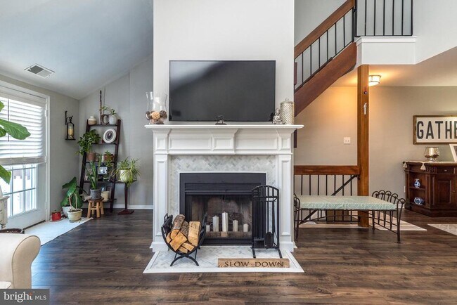 Building Photo - 42 Dogwood Ln