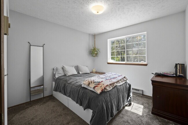 Building Photo - The epitome of carefree condo life is righ...