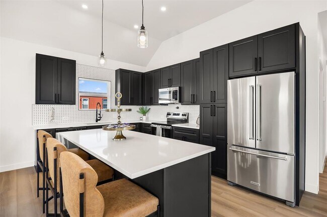 Building Photo - 260 Amaranta Ln