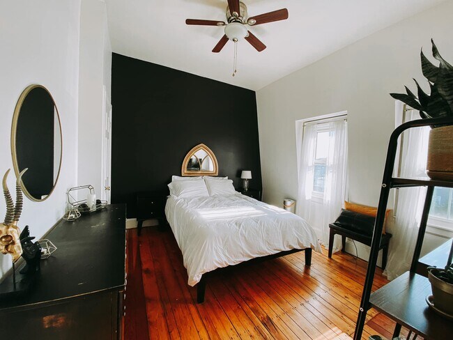 Building Photo - 356 Carpenter St